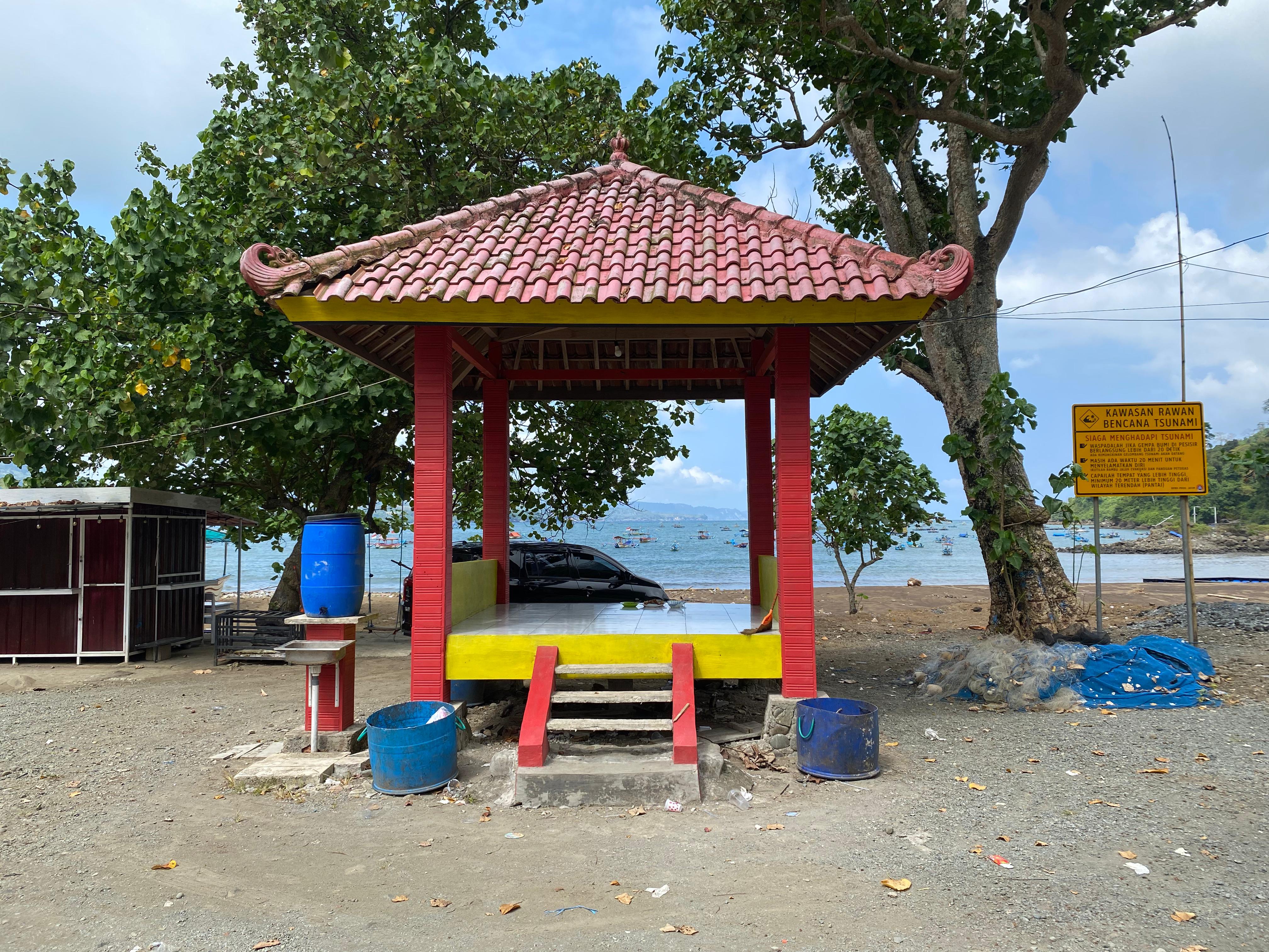 Gazebo nyaman untuk bersantai